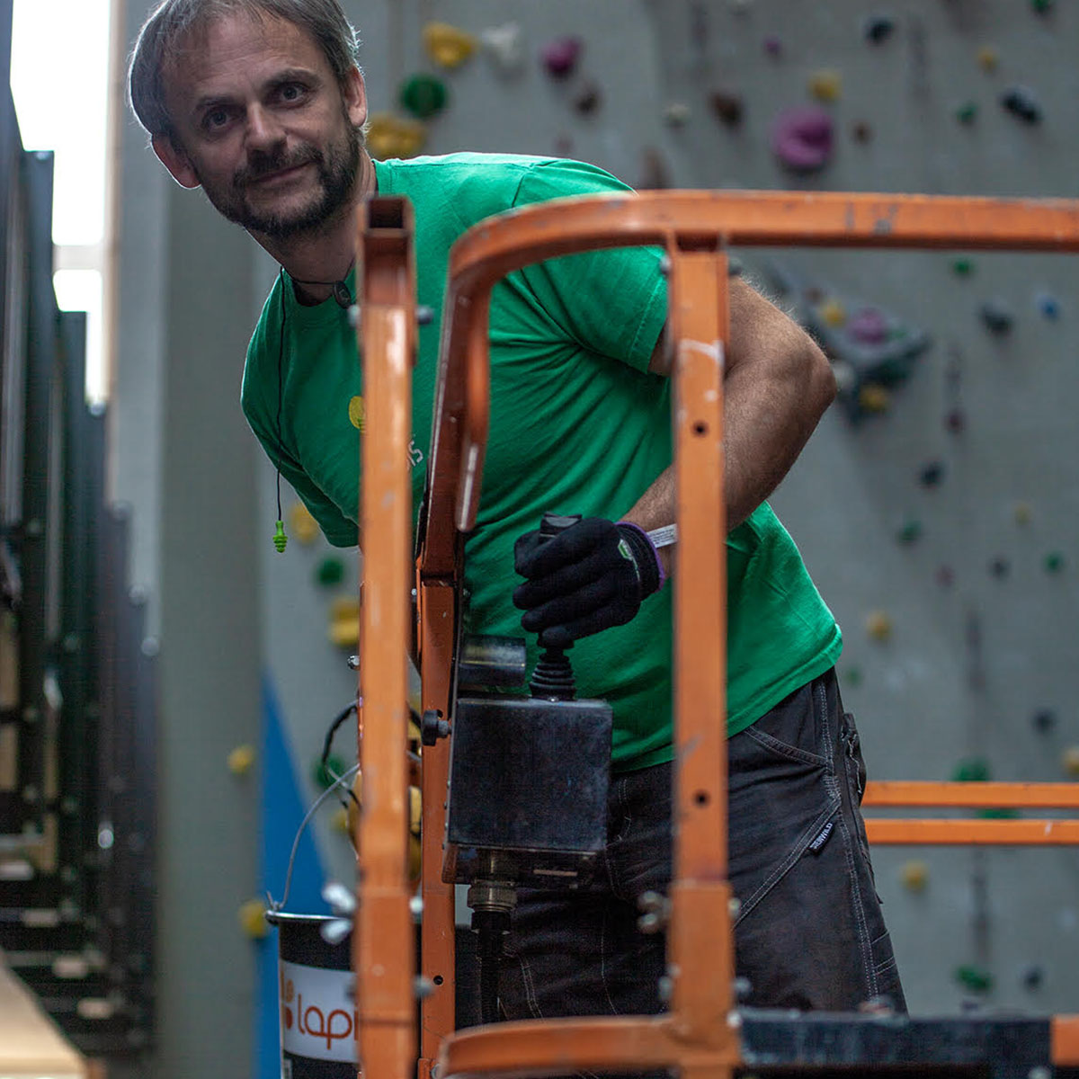 Kletterhalle mit Klettergriffen bestücken