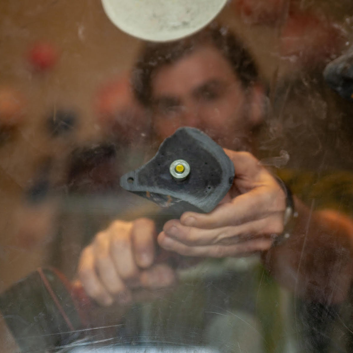 Kletterhalle mit Klettergriffen bestücken